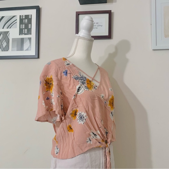 Mudd Pink Floral Crop Top Criss Cross V Neck Tie Front Cropped Short Sleeve LG - Picture 7 of 10